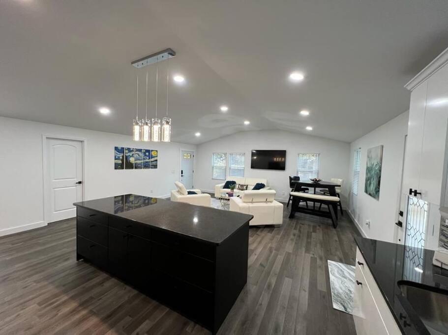 Modern Home At Colonial College Park Atlanta Buitenkant foto